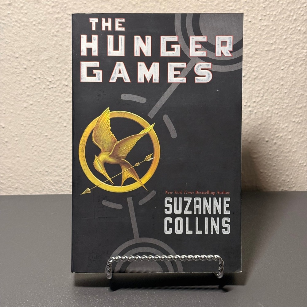 Scholastic The Hunger Games Book Young Adult OS Black Excellent Paperback 2009